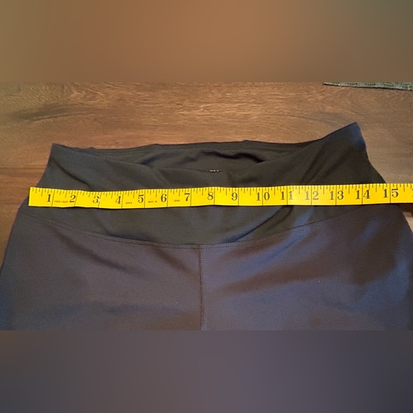 Saucony Women’s Capri Workout Pants Size Medium - Picture 7 of 7